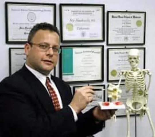 Photo of Dr. Aric Hausknecht